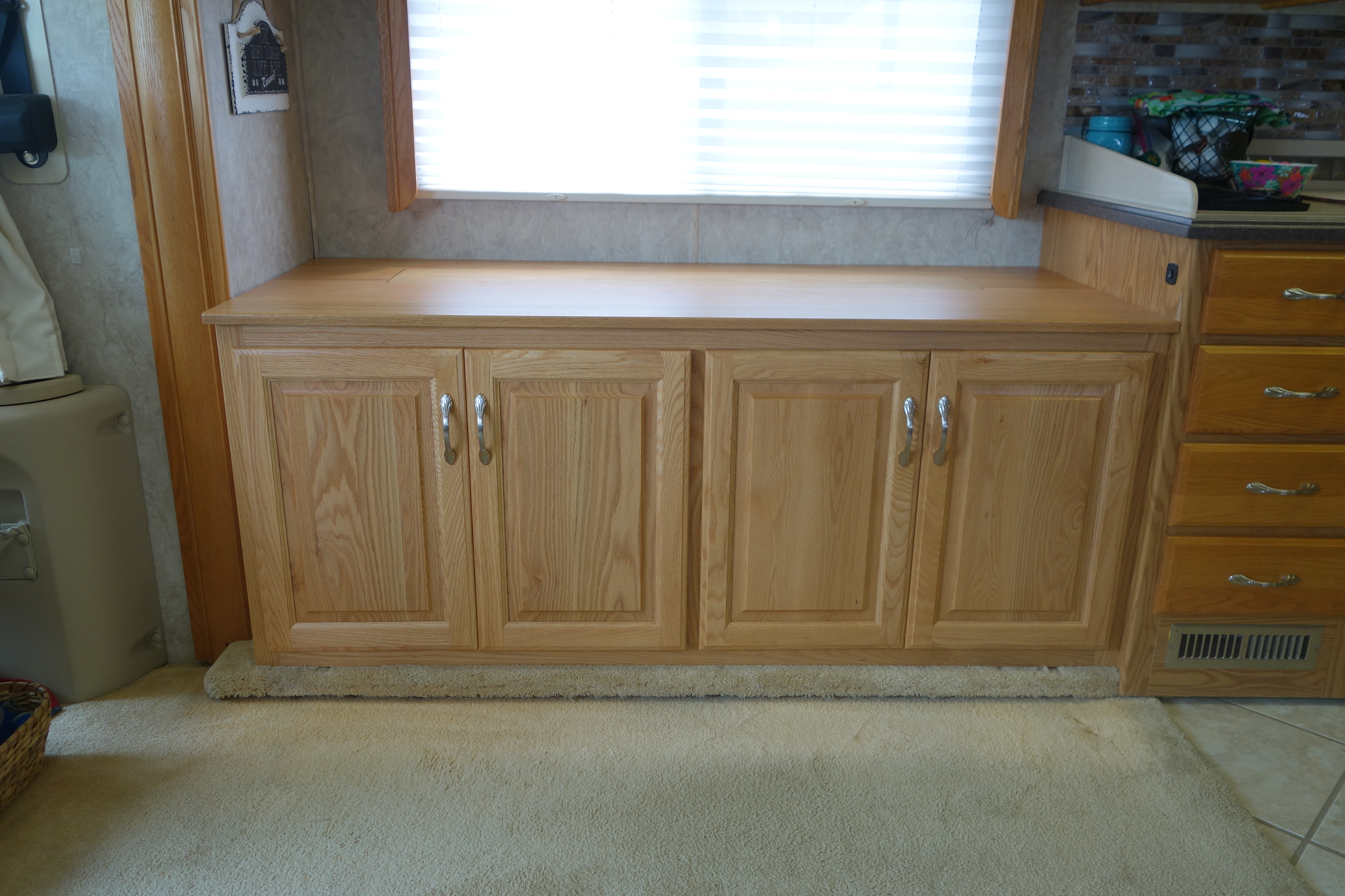 DSC05975 Televator TV cabinet in a small compact space