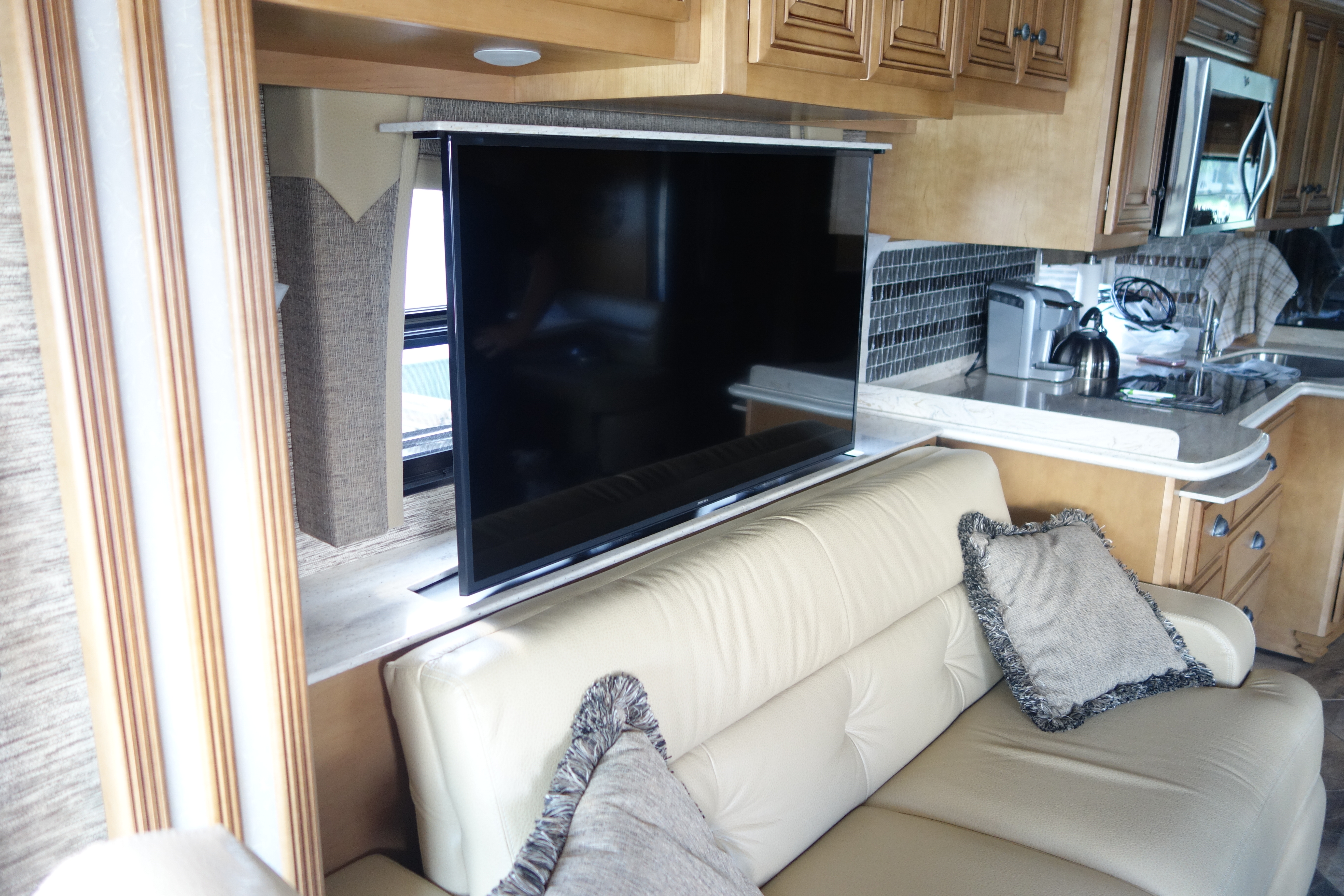 DSC06168 Front overhead TV over couch