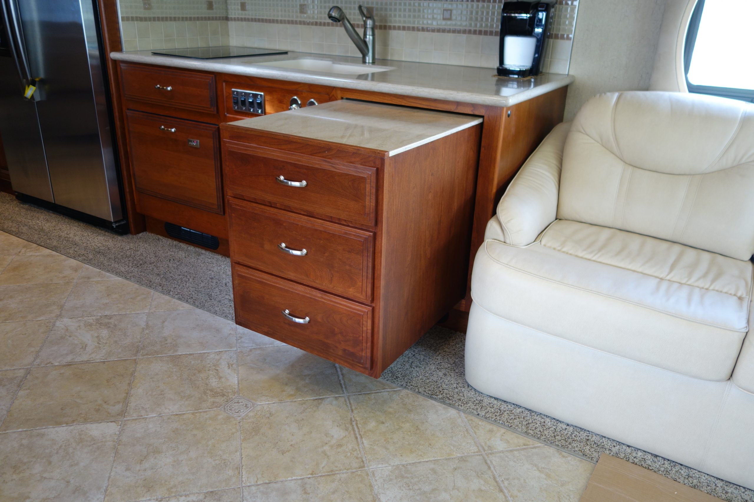 DSC05678 Pullout kitchen drawers